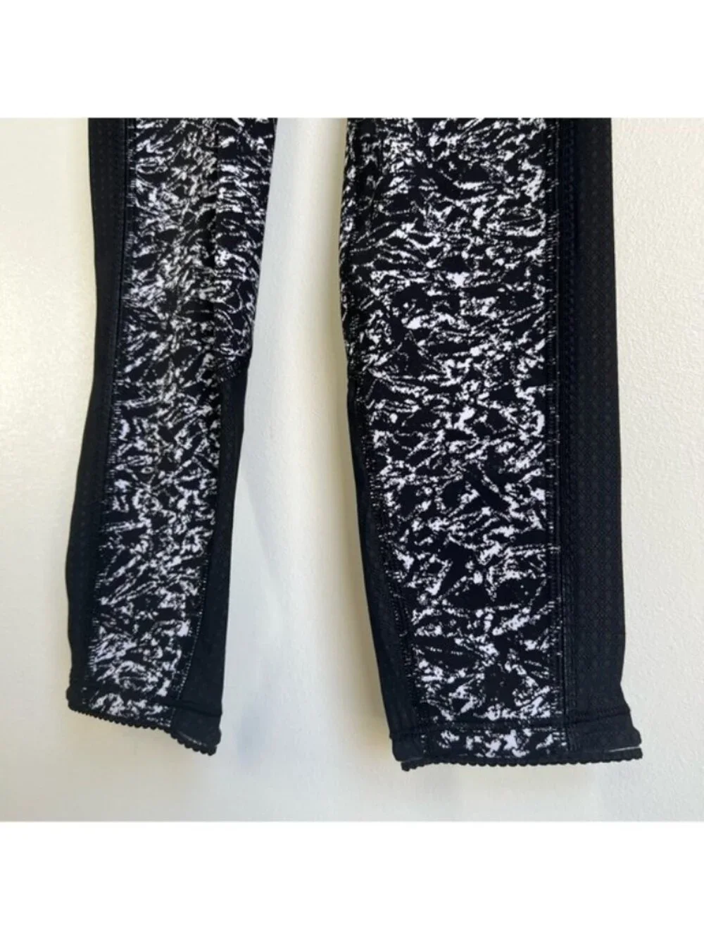 Lululemon Deep Breath Tight in Iced Wave White Black - 4